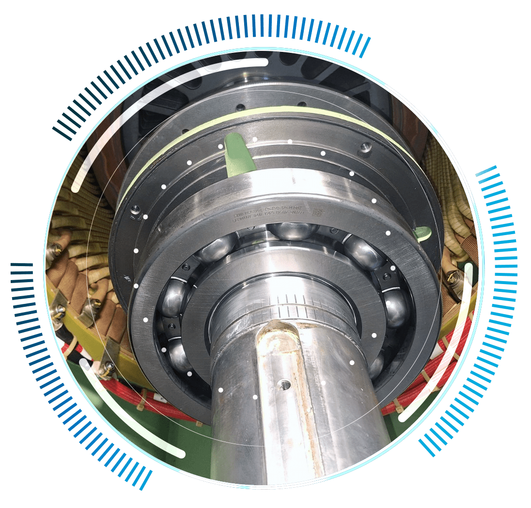 skywings.com.pl - Close-up view of a large industrial bearing and shaft assembly, partially enclosed by a circular digital graphic with blue accent lines—ideal for showcasing wind turbine inspection service solutions. Wind Turbine Service & Maintenance, Windenergieanlagen-Service & Instandhaltung